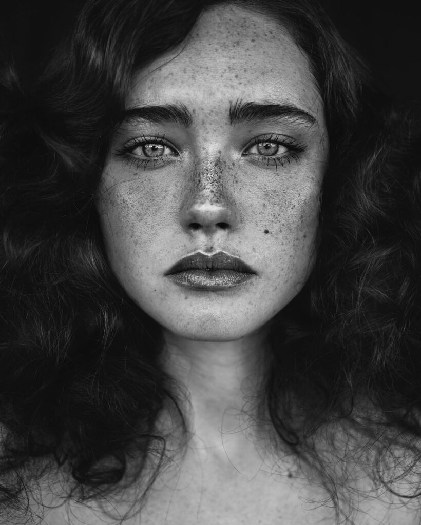 portrait photography black and white girl