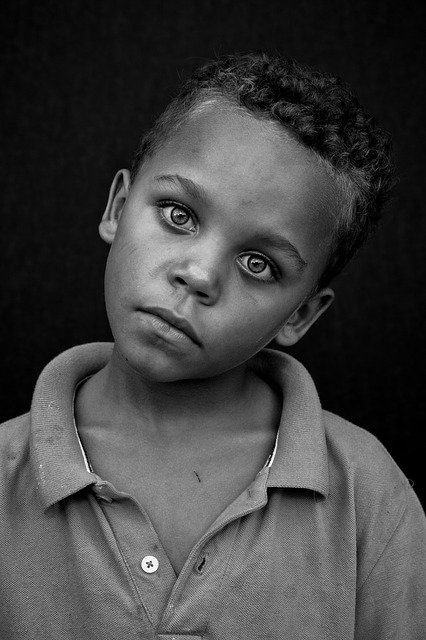 foto ritratto bambino bianco e nero