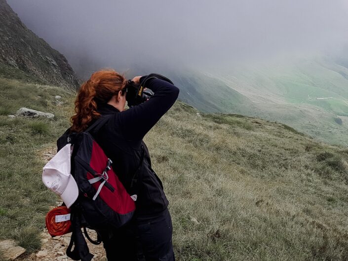 passo verrobbio valle brembana nebbia montagna photographer girl