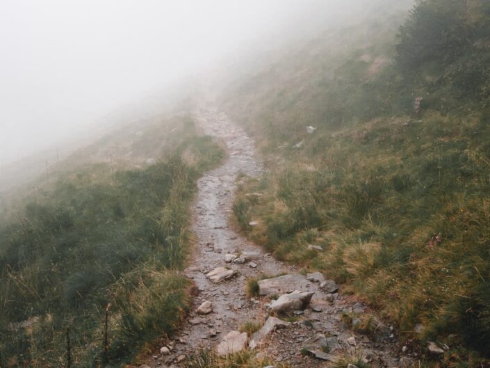 passo verrobbio valle brembana nebbia montagna sentiero