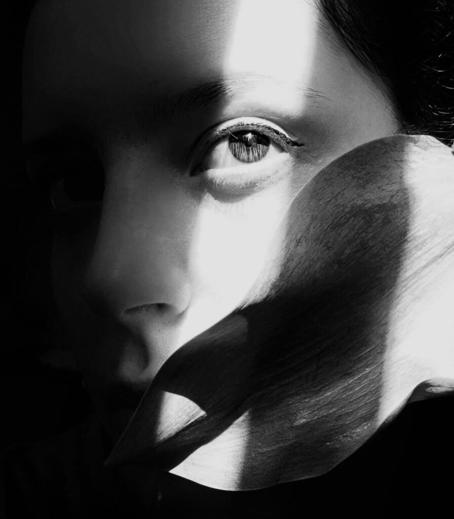arianna-mauri-BnW Shadows- photoshoot con poca luce - portrait